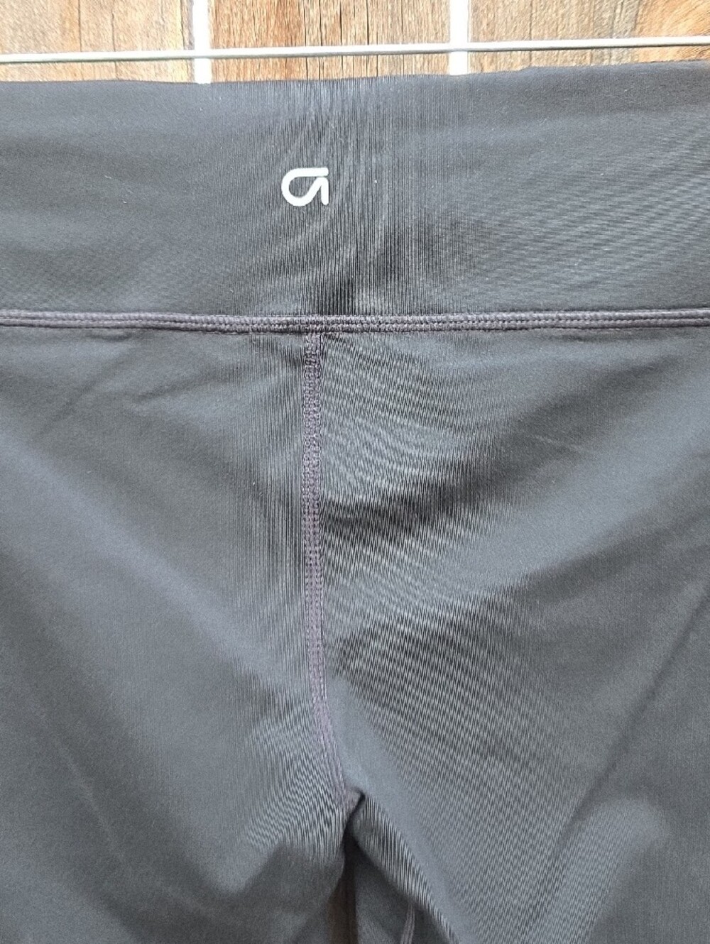 GAP Fit gfast Black Capri Leggings with Wide Waistband - Picture 8 of 11